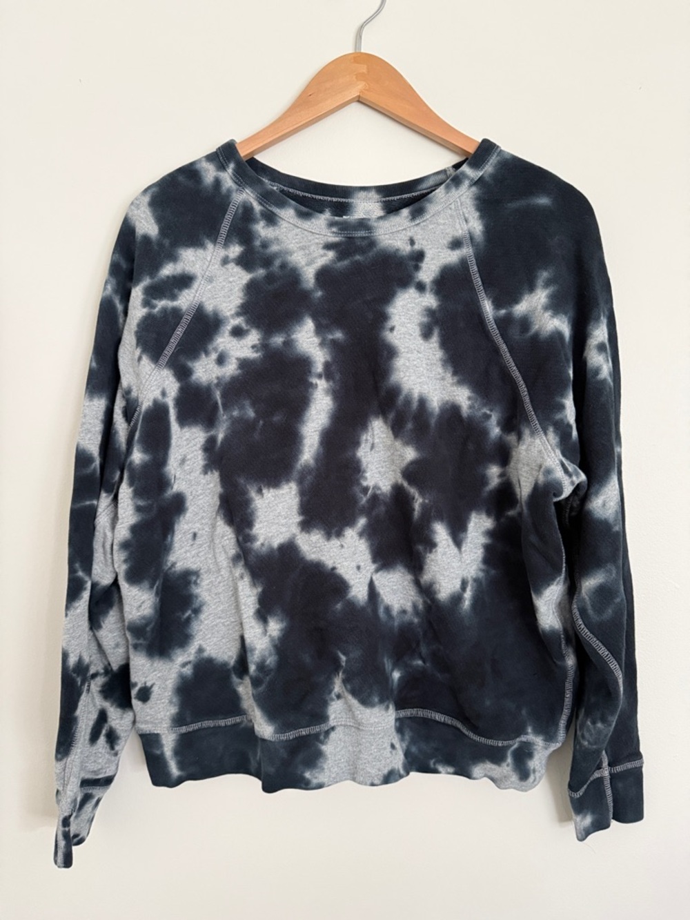 Time and Tru Black and Gray Tie-Dye Crewneck